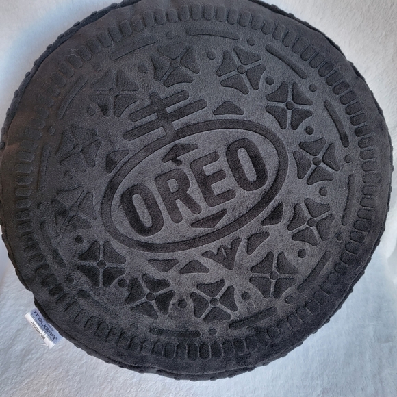 Itsugar Oreo Cookie Embossed Pillow - 15 Inches Round - THsa004 Giant Oreo Fun - Picture 1 of 6